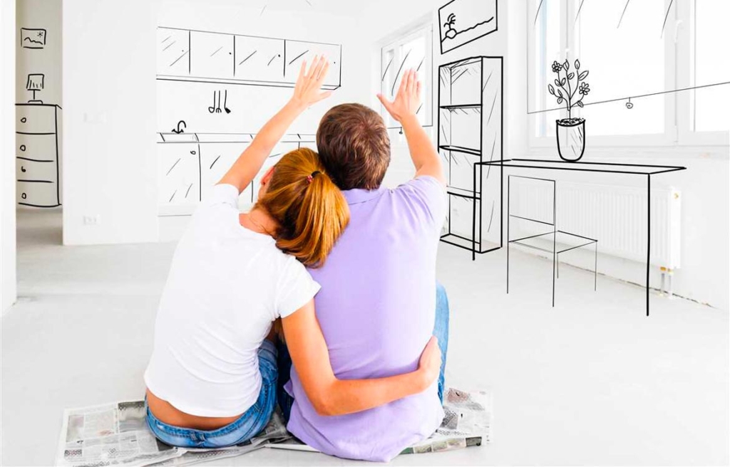 Vendere una casa occupata o vuota - Coppia che immagina la nuova casa
