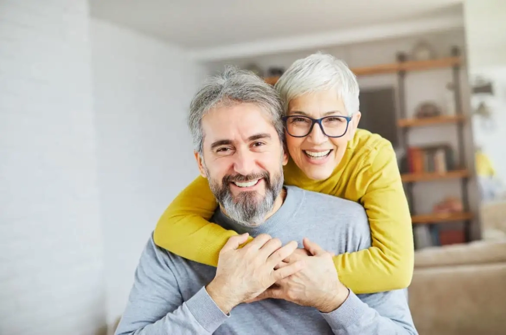 Come vendere casa velocemente - immagine di coppia adulti sorridente